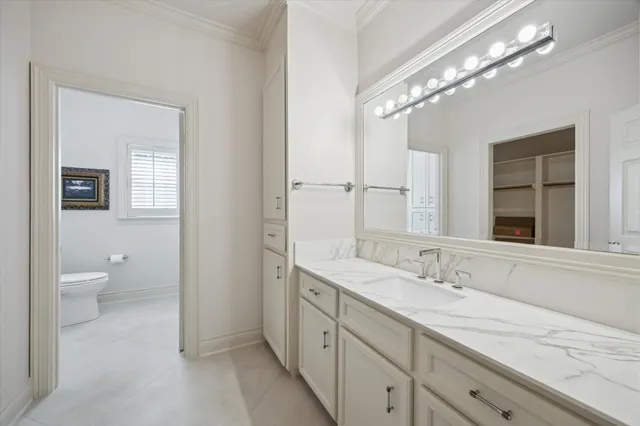 $1,300,000 | 18 Pinewold Circle, Houston, TX 77056