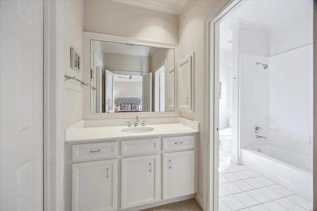 $1,300,000 | 18 Pinewold Circle, Houston, TX 77056