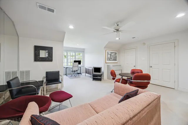 $1,300,000 | 18 Pinewold Circle, Houston, TX 77056