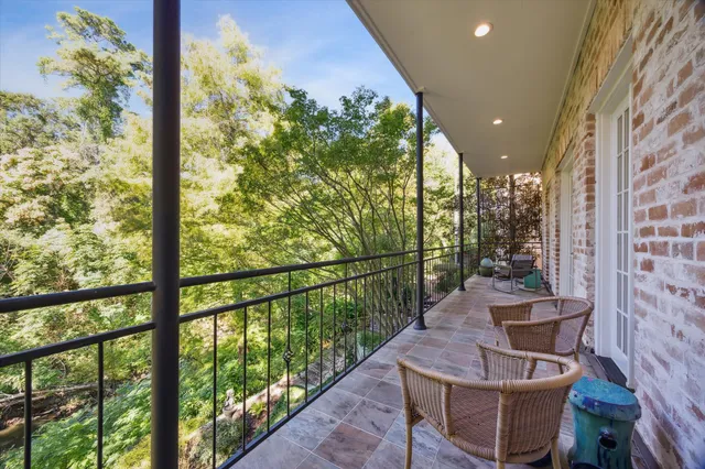 $1,300,000 | 18 Pinewold Circle, Houston, TX 77056