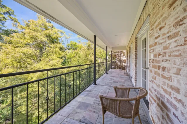 $1,300,000 | 18 Pinewold Circle, Houston, TX 77056