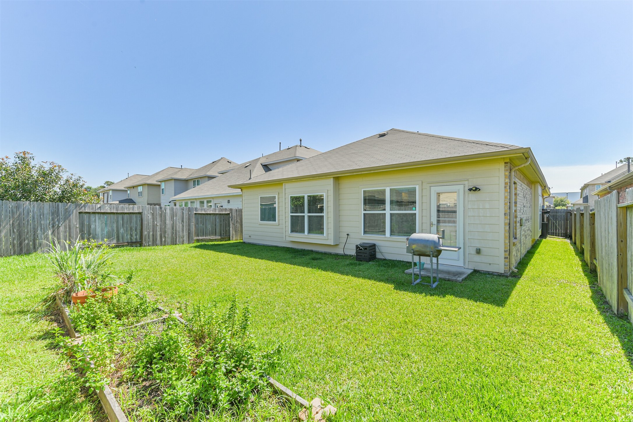 7527 Windsor Valley Lane Houston, TX 77049 - Photo 35 of 35 a view of a house with a yard and sitting area
