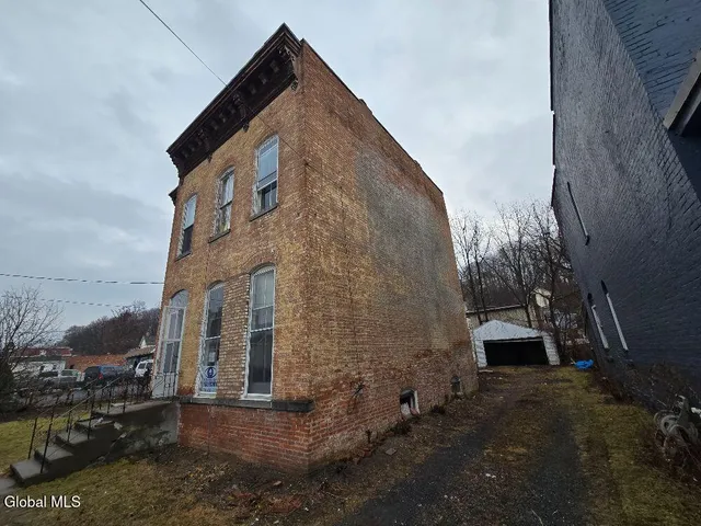 $164,900 | 69 South Main Street, Castleton-on-Hudson, NY 12033