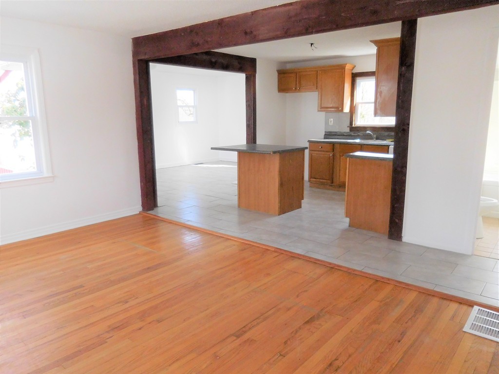 75 Surrey Road Springfield, MA 01118 - Photo 3 of 12
