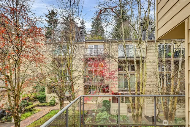 $2,750 | 2937 76th Avenue Southeast, Unit 33C, Mercer Island, WA 98040