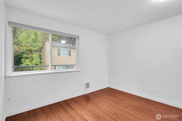 $2,750 | 2937 76th Avenue Southeast, Unit 33C, Mercer Island, WA 98040