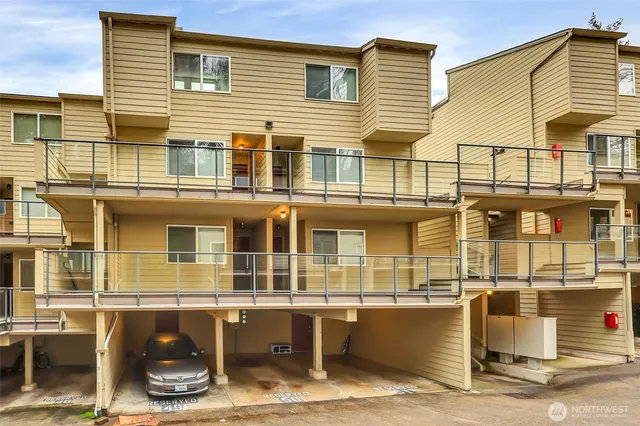 $2,750 | 2937 76th Avenue Southeast, Unit 33C, Mercer Island, WA 98040