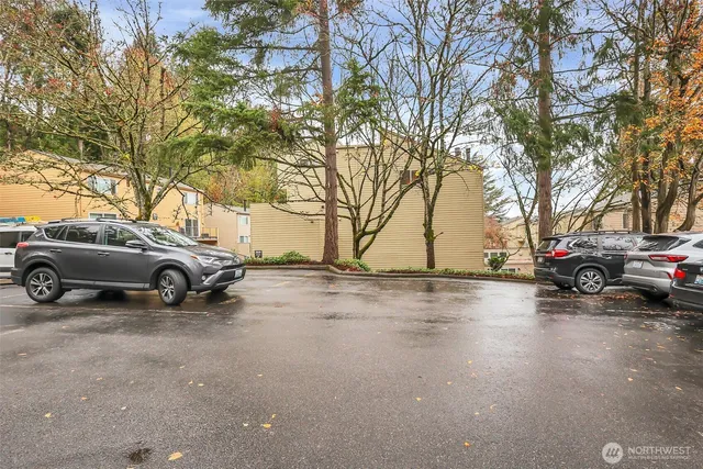 $2,750 | 2937 76th Avenue Southeast, Unit 33C, Mercer Island, WA 98040