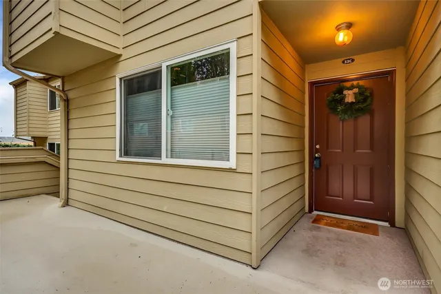 $2,750 | 2937 76th Avenue Southeast, Unit 33C, Mercer Island, WA 98040