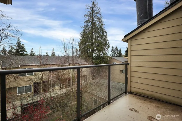 $2,750 | 2937 76th Avenue Southeast, Unit 33C, Mercer Island, WA 98040
