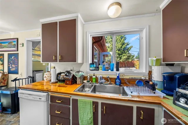 $950,000 | 17563 12th Avenue Northeast, Shoreline, WA 98155