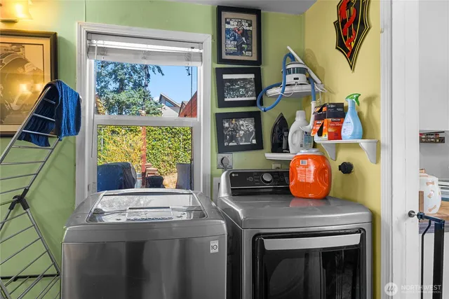 $950,000 | 17563 12th Avenue Northeast, Shoreline, WA 98155