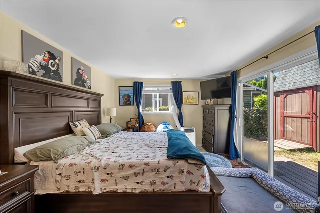 $950,000 | 17563 12th Avenue Northeast, Shoreline, WA 98155