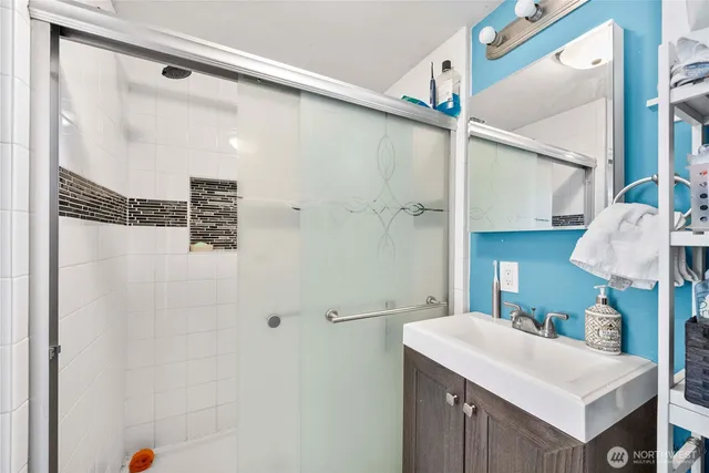 $950,000 | 17563 12th Avenue Northeast, Shoreline, WA 98155