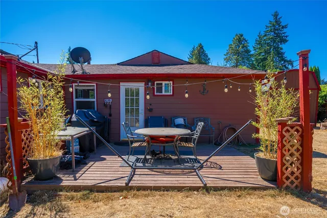 $950,000 | 17563 12th Avenue Northeast, Shoreline, WA 98155