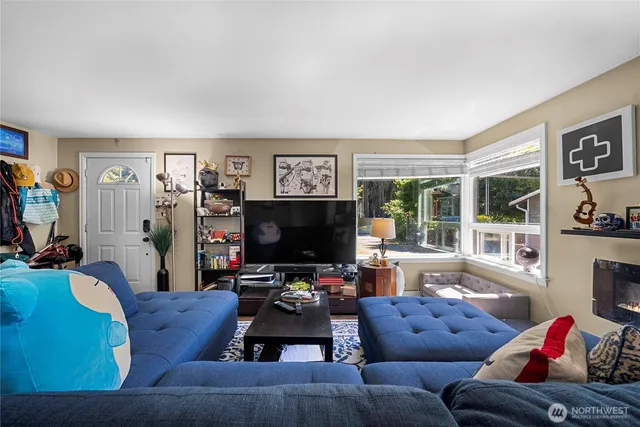 $950,000 | 17563 12th Avenue Northeast, Shoreline, WA 98155