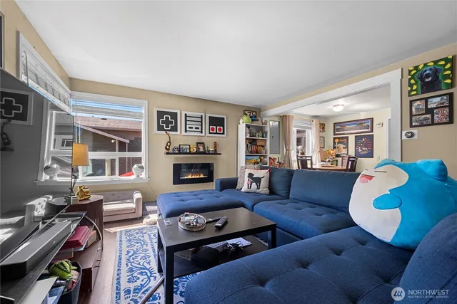 $950,000 | 17563 12th Avenue Northeast, Shoreline, WA 98155