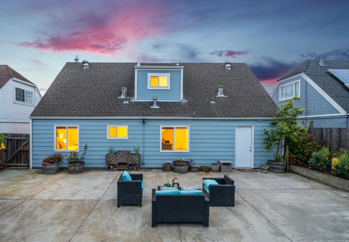 428 Glasgow Drive Pacifica, CA 94044 - Photo 4 of 13 a front view of building with couches