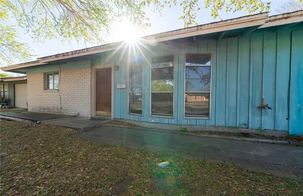 $1,550 | 1719 Austin Street, Portland, TX 78374