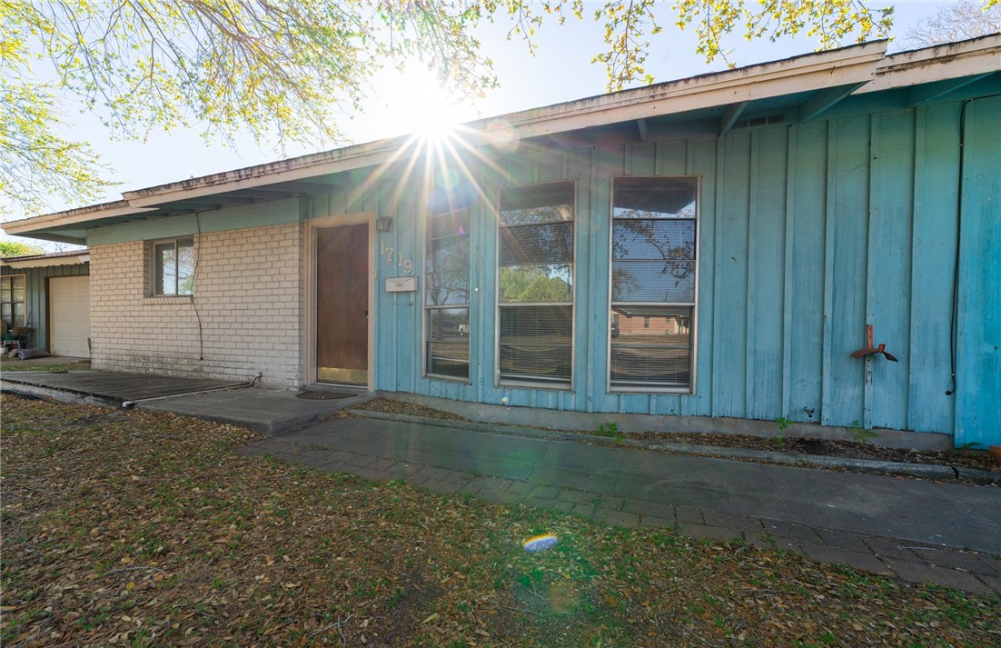 1719 Austin Street Portland, TX 78374 - Photo 3 of 18