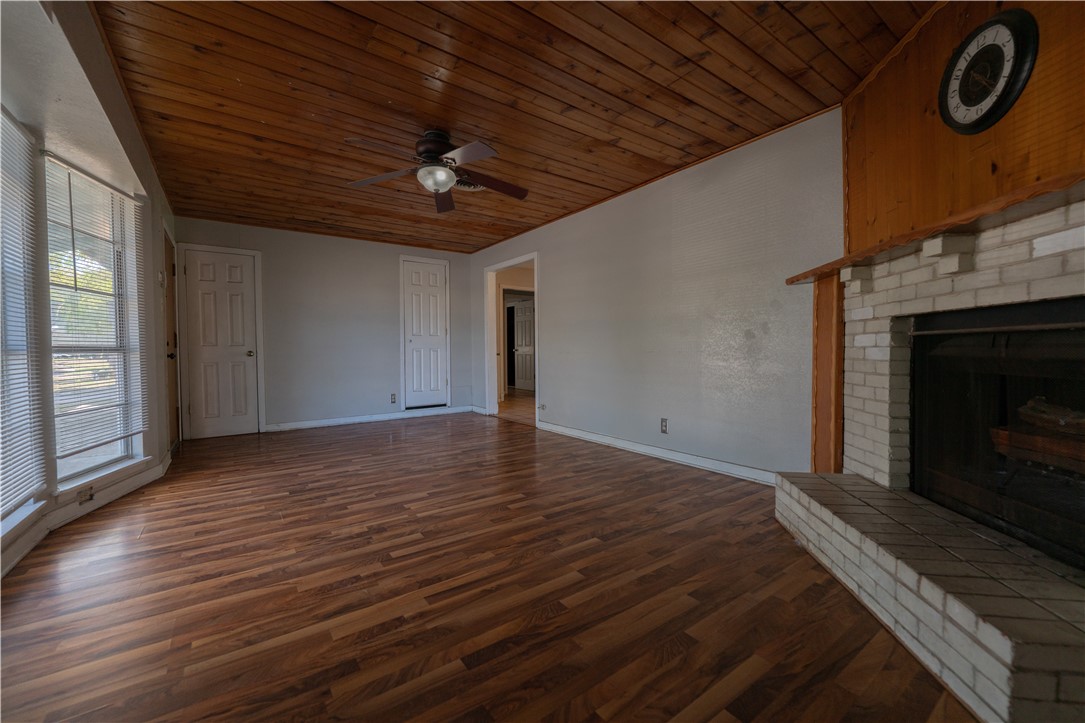 1719 Austin Street Portland, TX 78374 - Photo 4 of 18