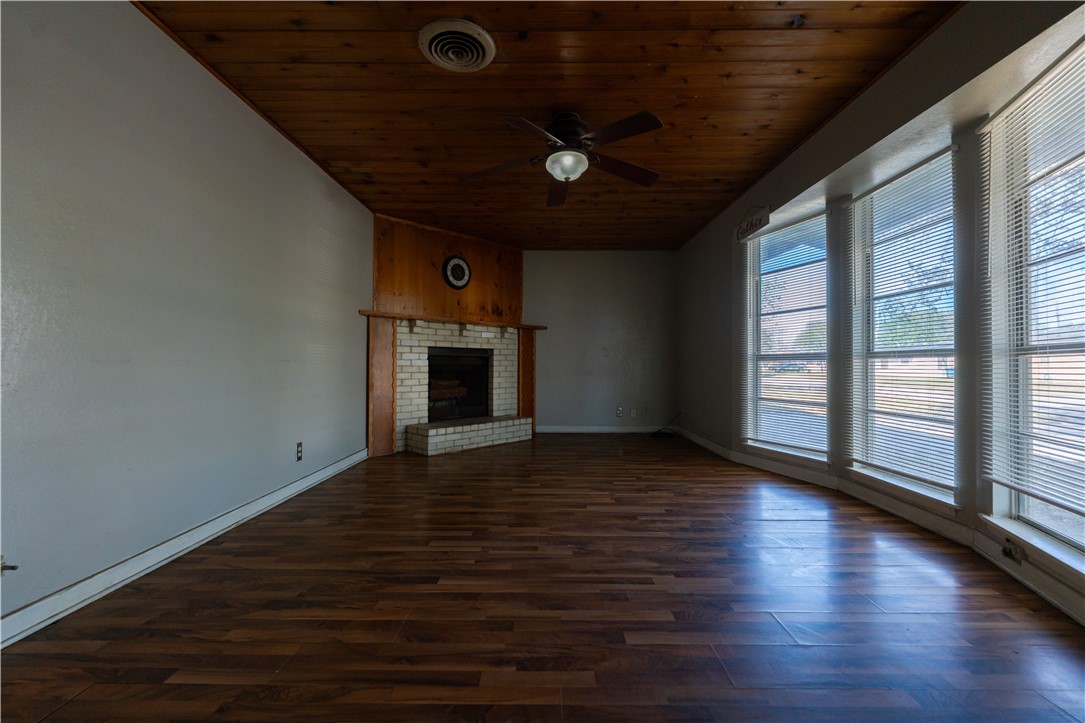 1719 Austin Street Portland, TX 78374 - Photo 6 of 18