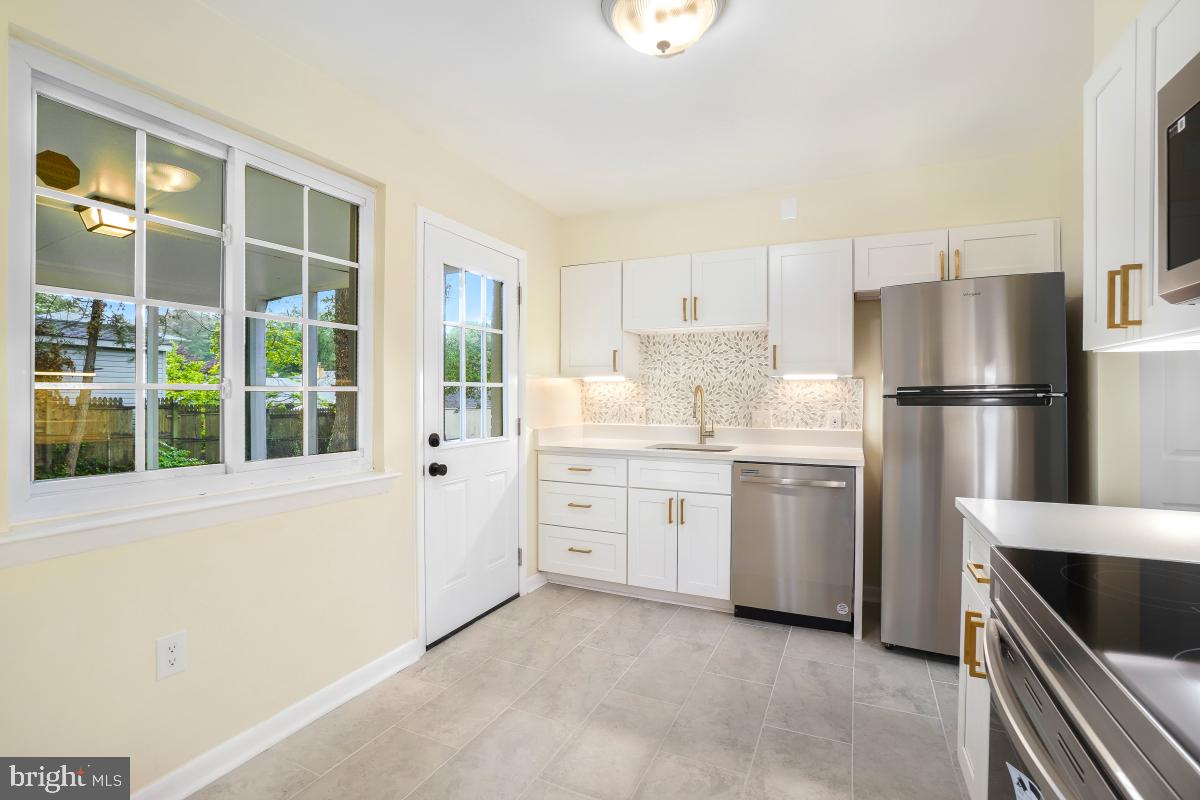 804 Gregorio Drive Silver Spring, MD 20901 - Photo 11 of 33 a kitchen with a refrigerator stove and sink
