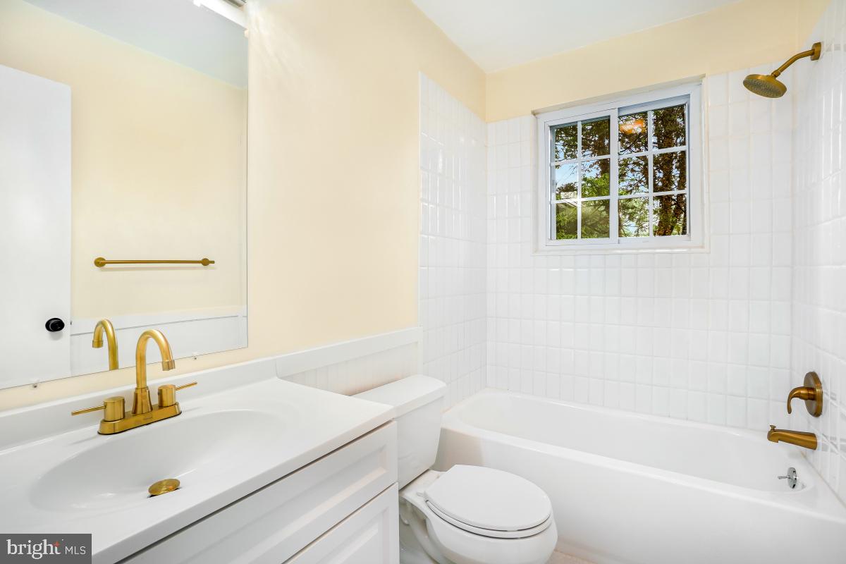 804 Gregorio Drive Silver Spring, MD 20901 - Photo 17 of 33 a bathroom with a sink and a bathtub