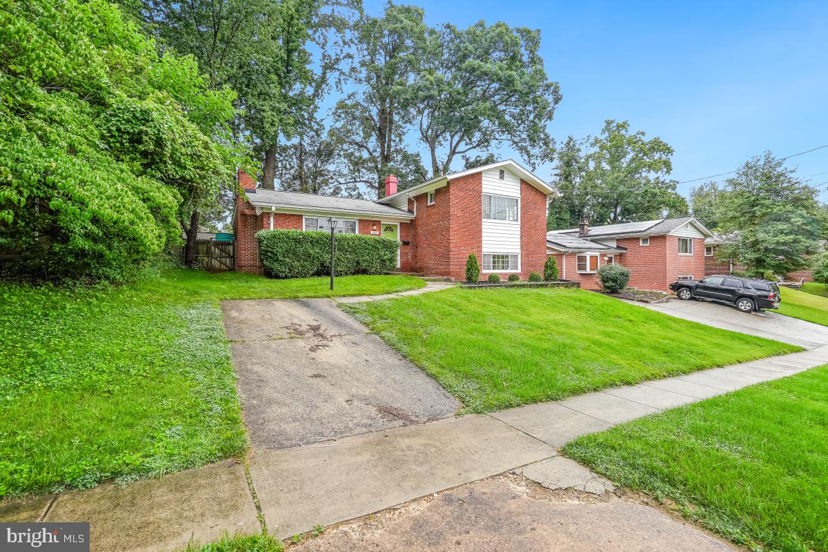 804 Gregorio Drive Silver Spring, MD 20901 - Photo 2 of 33 a view of a house with a yard