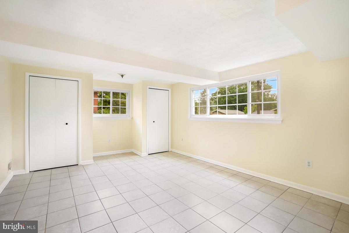 804 Gregorio Drive Silver Spring, MD 20901 - Photo 23 of 33 an empty room with windows