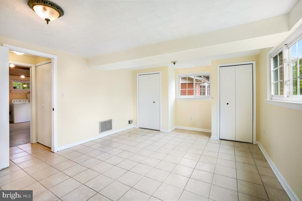 804 Gregorio Drive Silver Spring, MD 20901 - Photo 24 of 33 an empty room with windows and closet