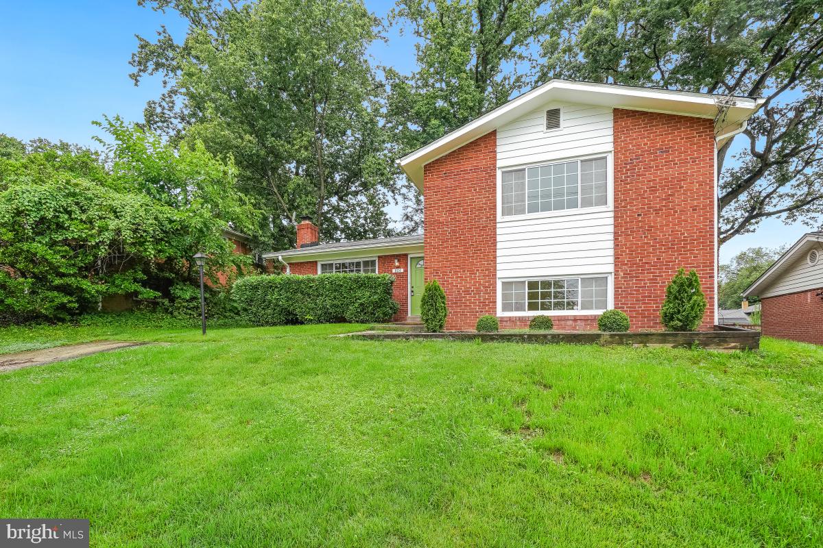 804 Gregorio Drive Silver Spring, MD 20901 - Photo 3 of 33 a view of a house with backyard