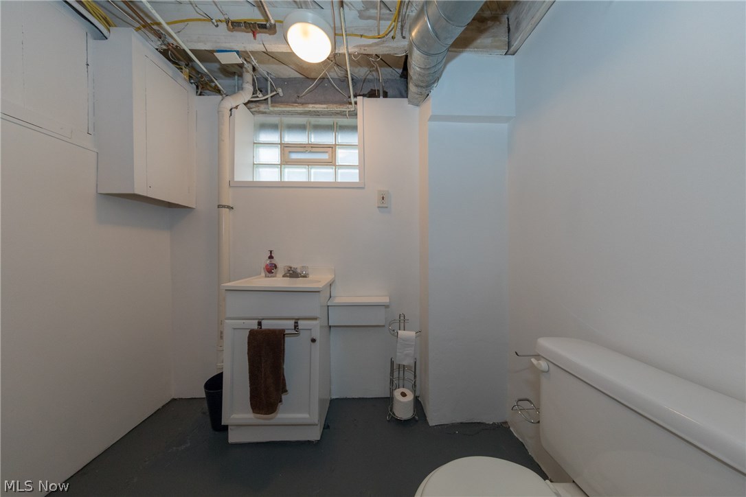 3996 Rosemond Road Cleveland Heights, OH 44121 - Photo 24 of 29 The lower level bathroom