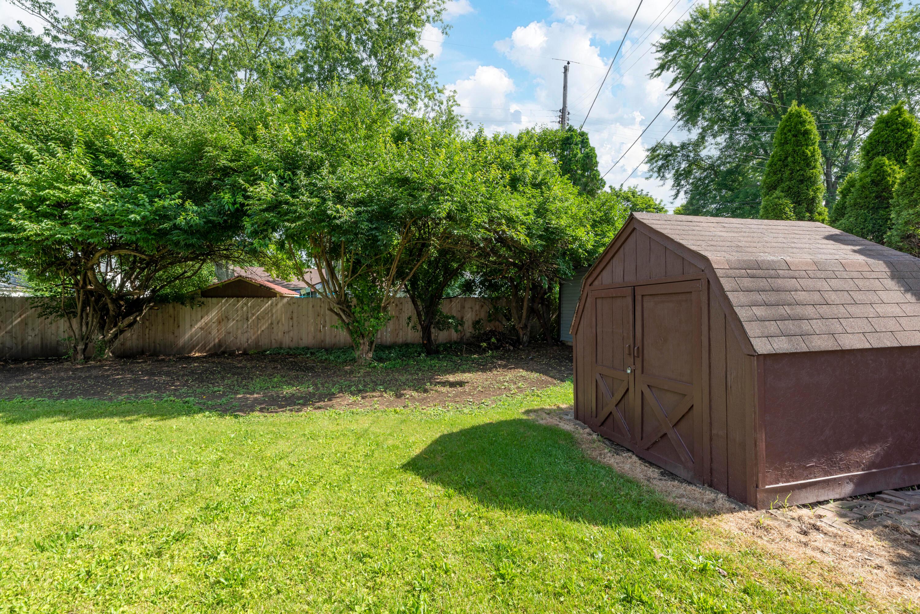 2434 Woodstock Road Columbus, OH 43221 - Photo 40 of 51 MAR_9044
