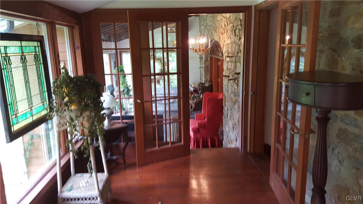 10 Stouts Valley Road Easton, PA 18042 - Photo 7 of 35 a view of interior and livingroom