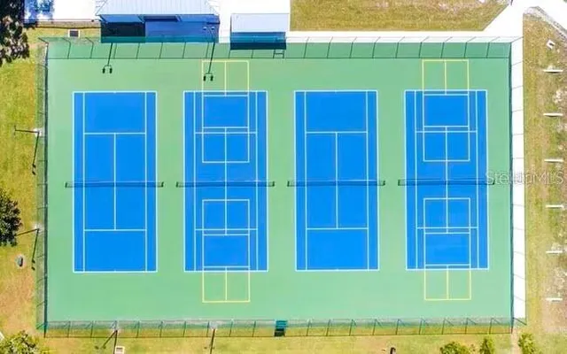 a sign that is sitting on a brick wall