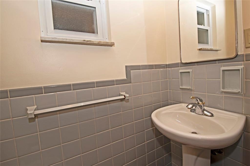 2023 Rockfield Road Pittsburgh, PA 15243 - Photo 14 of 25
