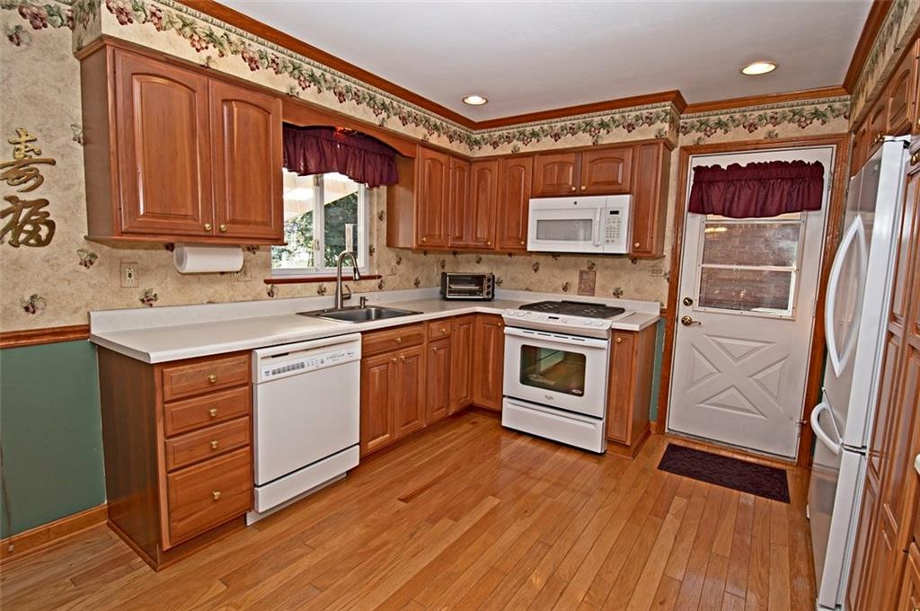 2023 Rockfield Road Pittsburgh, PA 15243 - Photo 8 of 25