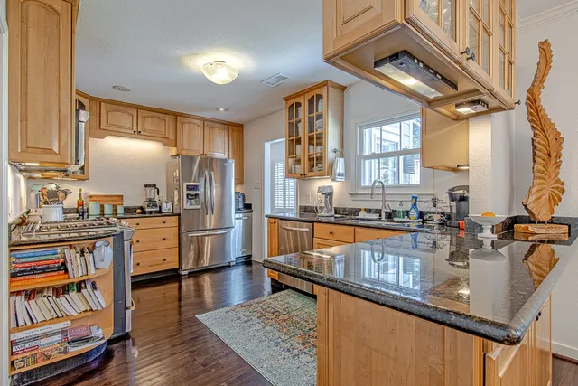 $648,900 | 520 West 30th Street, Houston, TX 77018