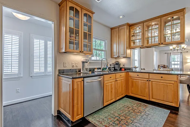 $648,900 | 520 West 30th Street, Houston, TX 77018