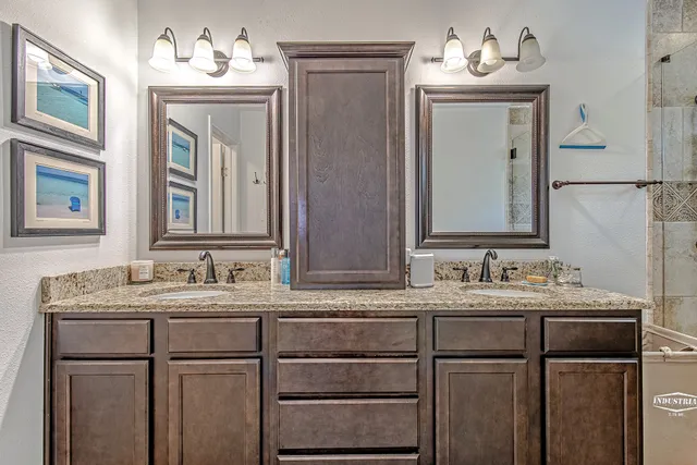 $648,900 | 520 West 30th Street, Houston, TX 77018