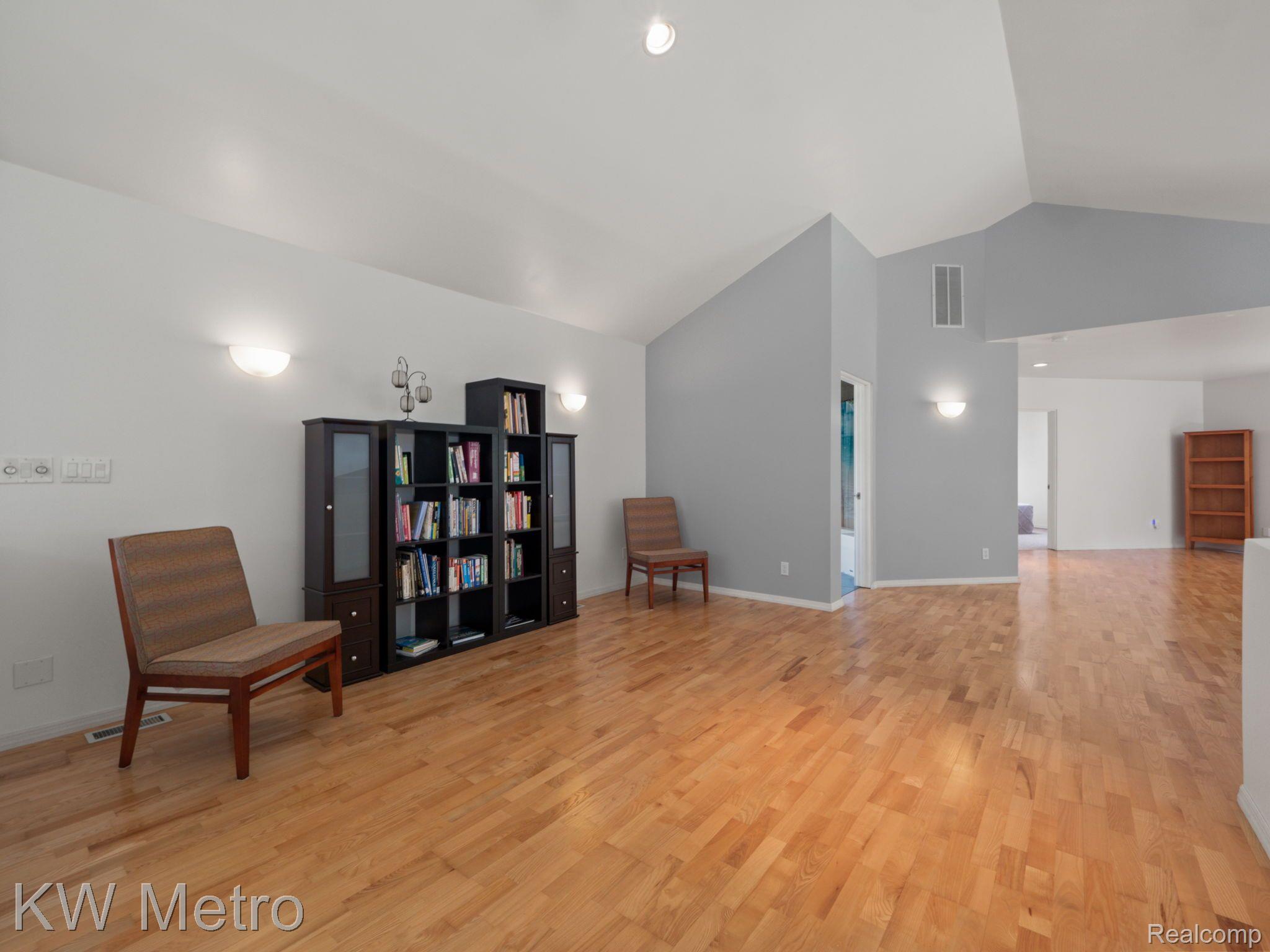 3205 Stanton Road Lake Orion, MI 48362 - Photo 45 of 60 In home library