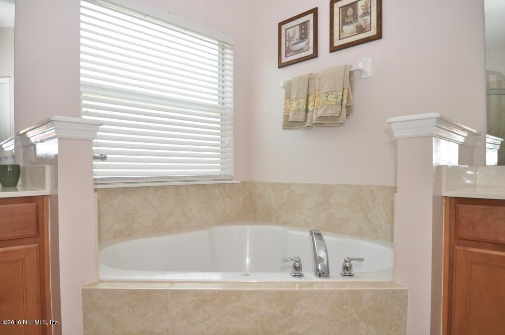 14462 Millhopper Road Jacksonville, FL 32258 - Photo 25 of 54 Master Garden Tub