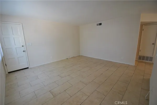 an empty room with closet and mirror