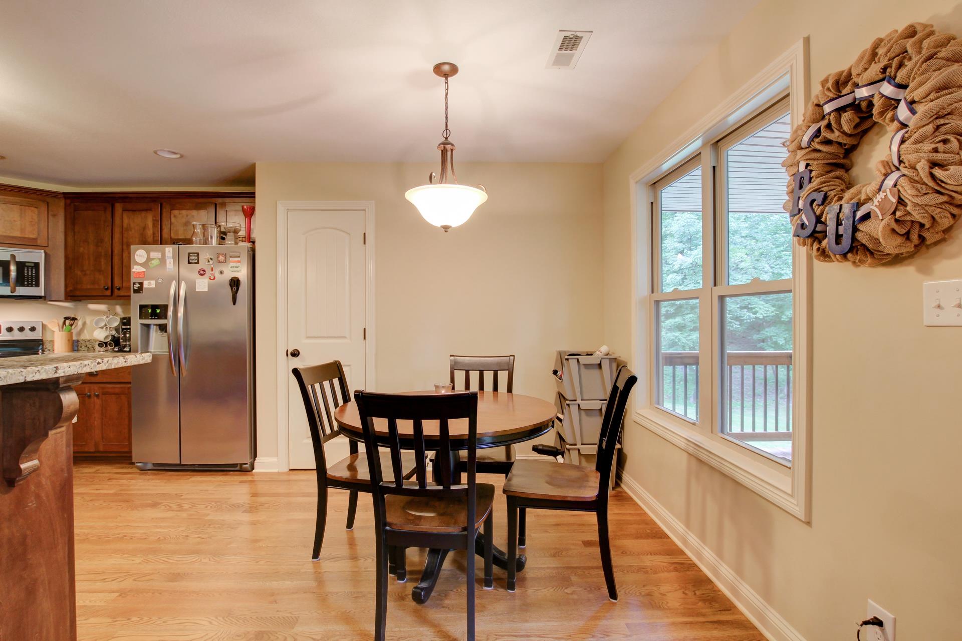 Eat-in Kitchen