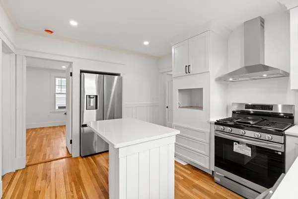 $719,000 | 4-6 View S Avenue, Unit 3, Boston, MA 02130