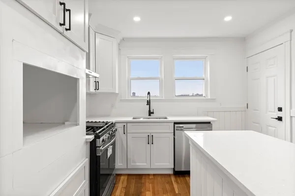 $719,000 | 4-6 View S Avenue, Unit 3, Boston, MA 02130