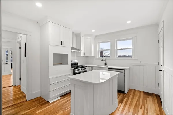 $719,000 | 4-6 View S Avenue, Unit 3, Boston, MA 02130