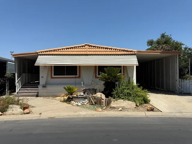 a view of a house with outdoor space