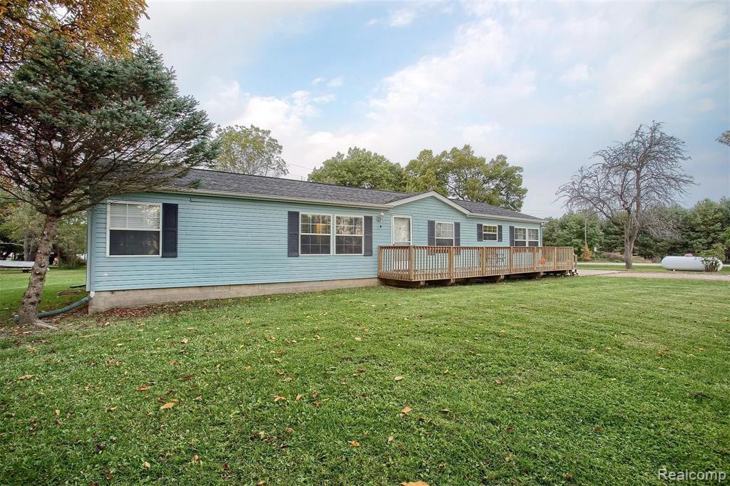 1210 Clark Road Lapeer, MI 48446 - Photo 2 of 32